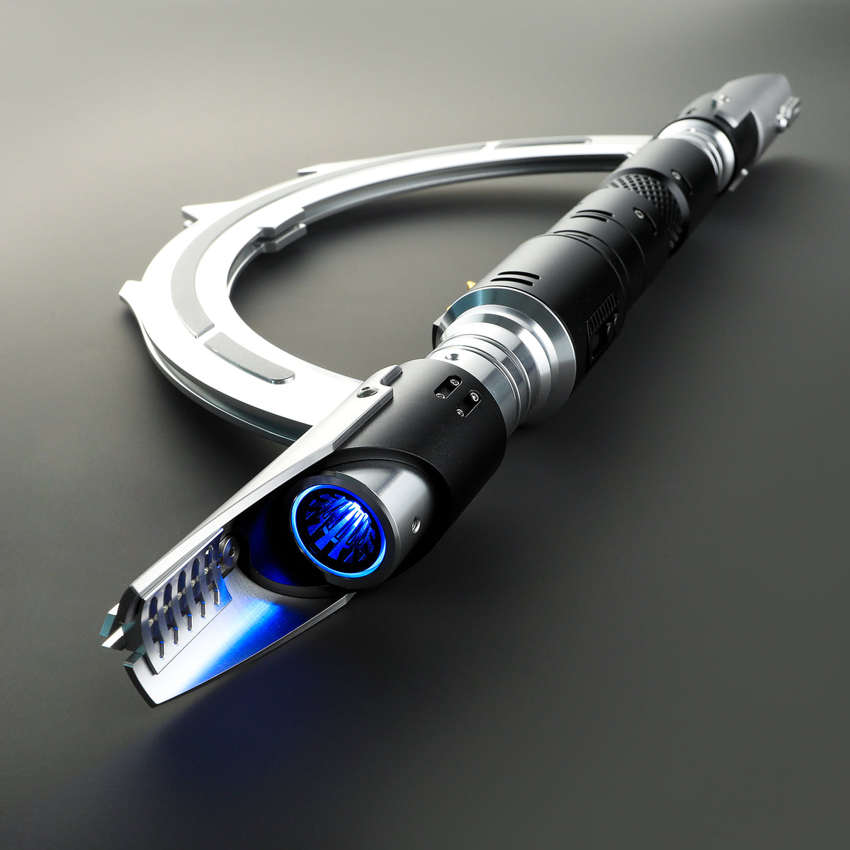 Marrok double-bladed lightsaber – The Saber Factory