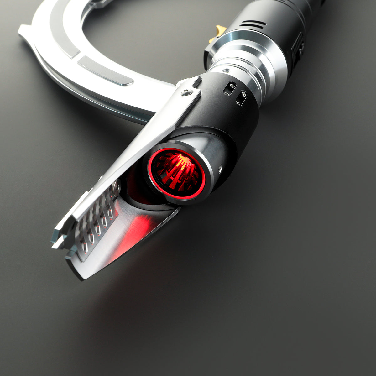 Marrok double-bladed lightsaber – The Saber Factory